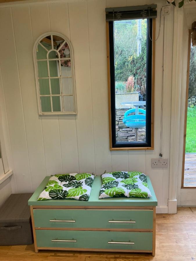 1 Bed Converted Railway Wagon Near